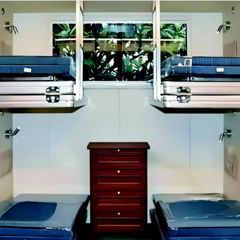 Összecsukható ágy a járműben